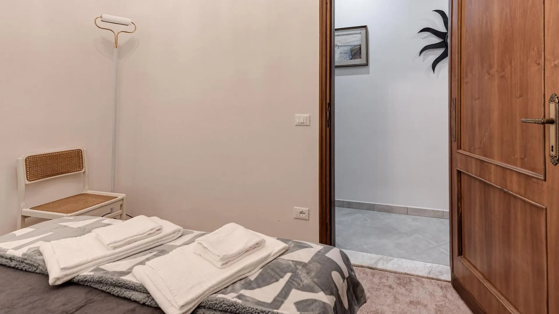 Liberta Apartment - Florencja 0*,  Włochy